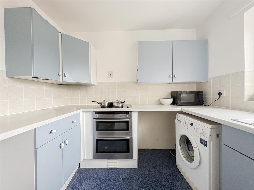 Property photo 2 of 21