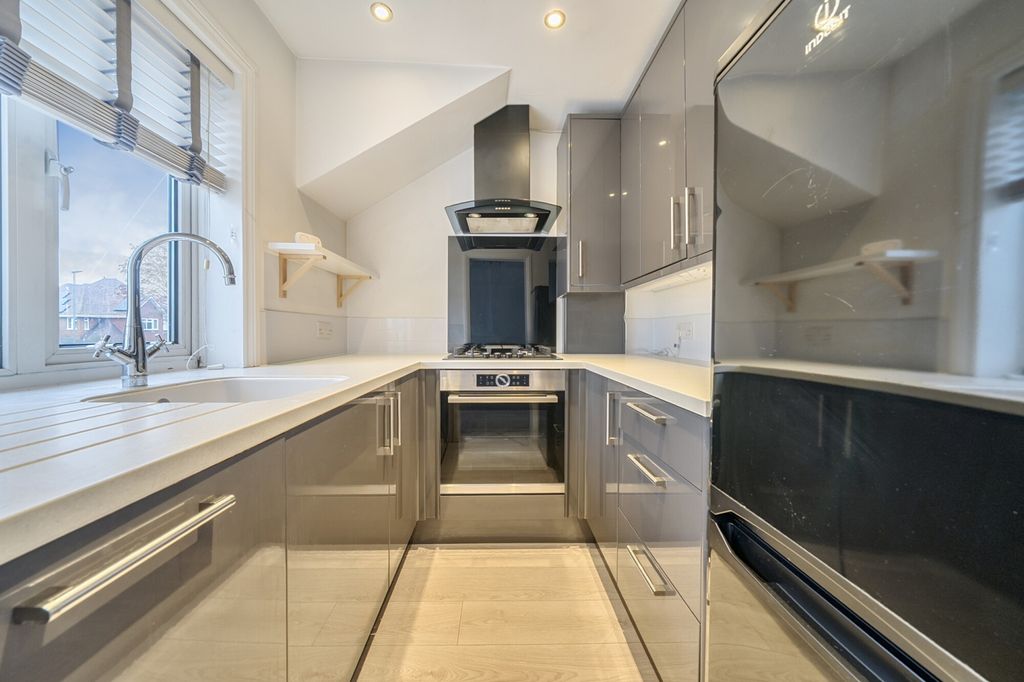 Property photo 2 of 14 1369327-1-68Ecedb...