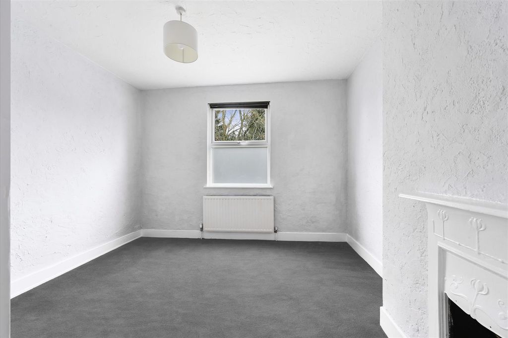 Property photo 2 of 14 High Street, 3A - (1).Jpg