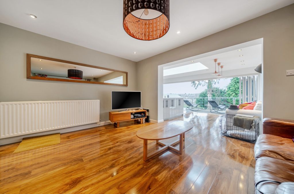 Property photo 2 of 30 1388232-10-6936c0F3Ba15A