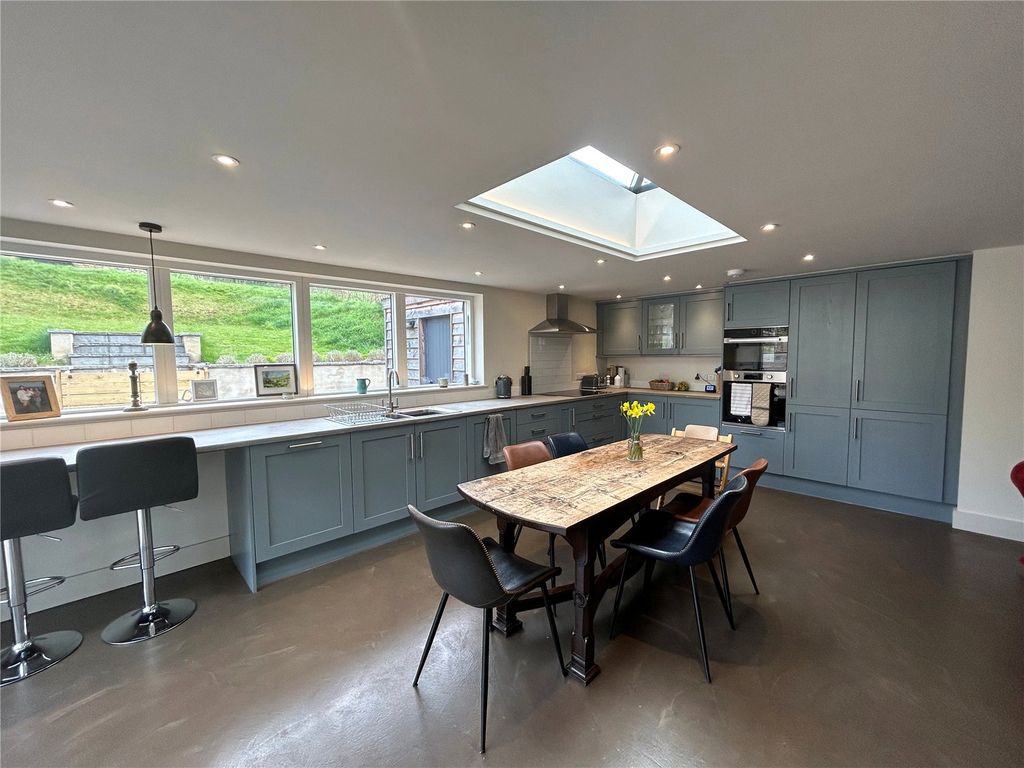 Property photo 2 of 17 Picture No. 23