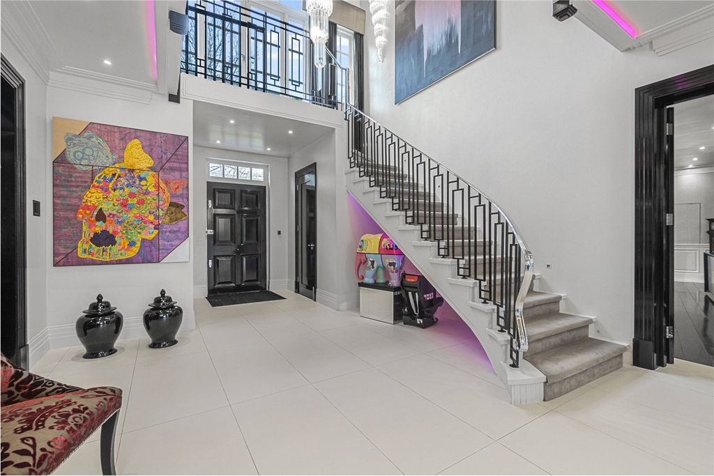 Property photo 2 of 33 Landing