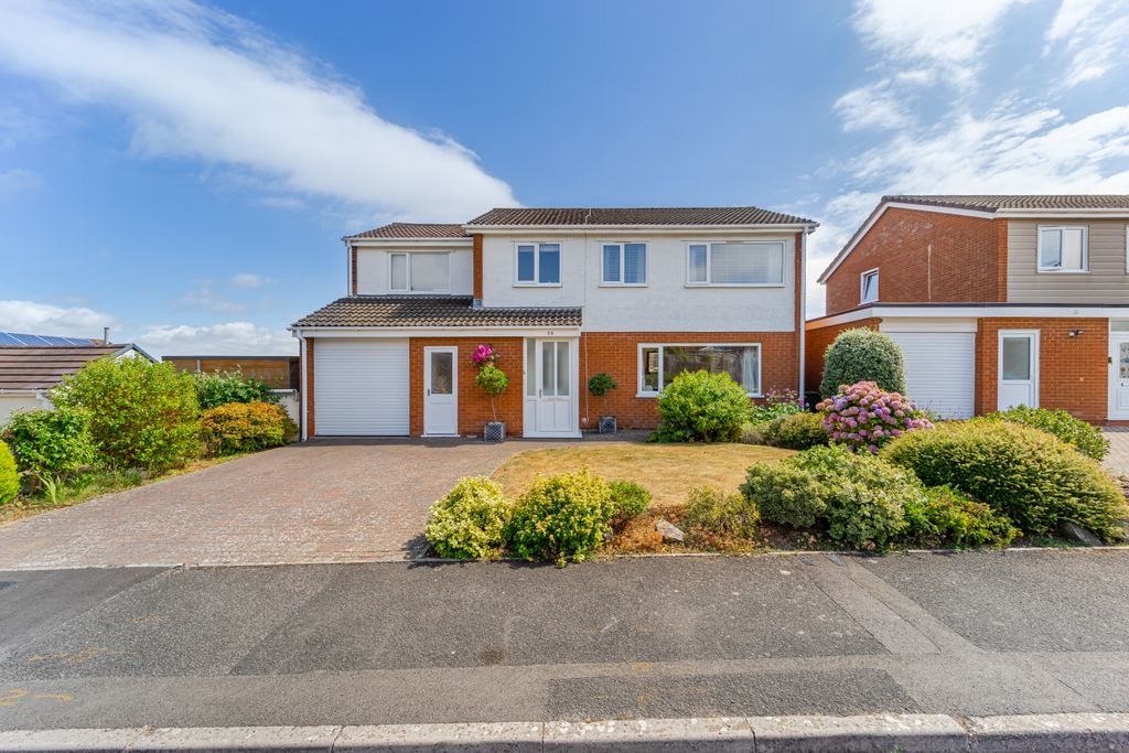 Property photo 1 of 28 4 Bed Detached House For Sale