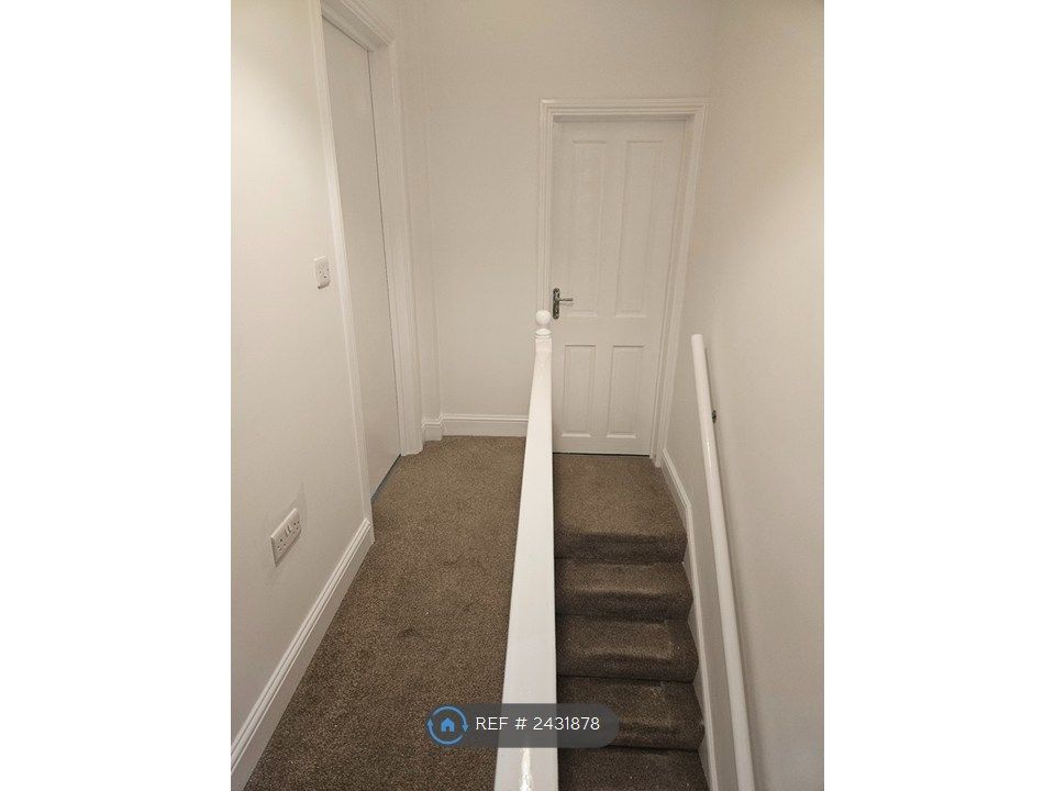 Property photo 1 of 9 Shared Landing