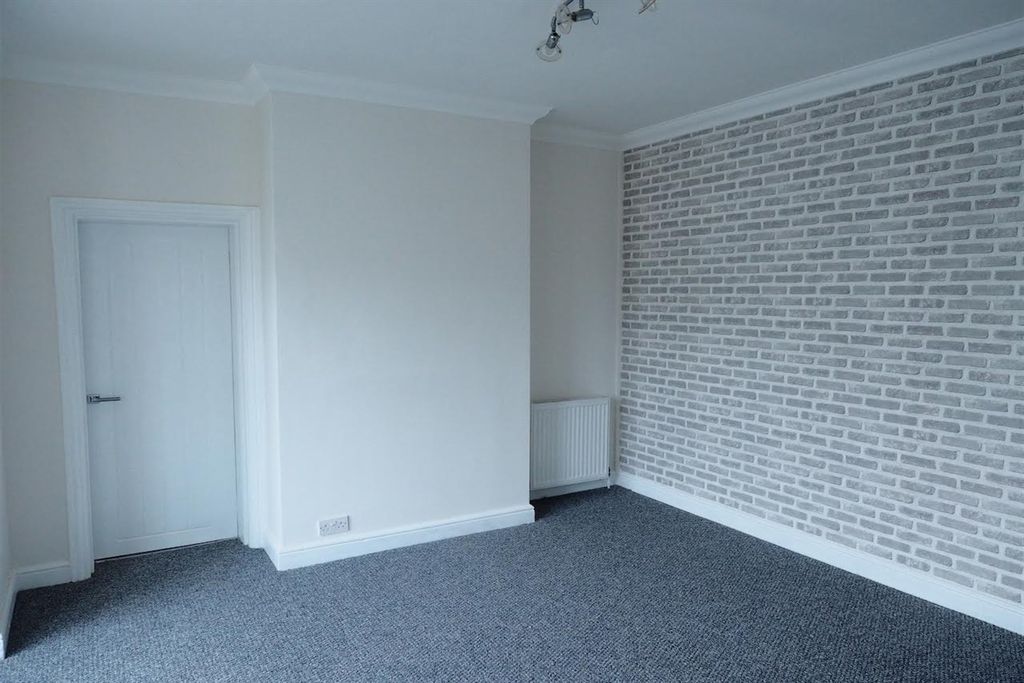 Property photo 3 of 6 Living Area