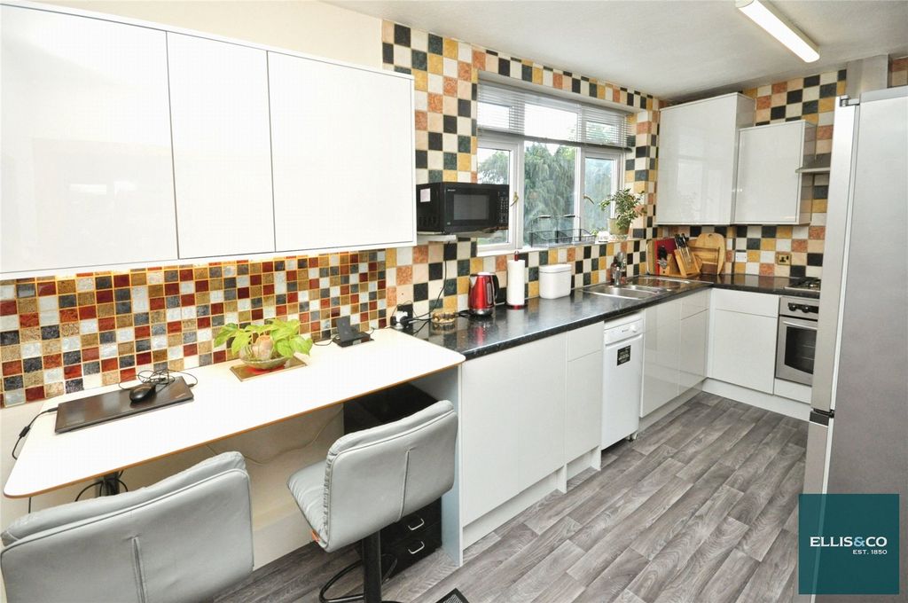 Property photo 2 of 11 Picture No. 38