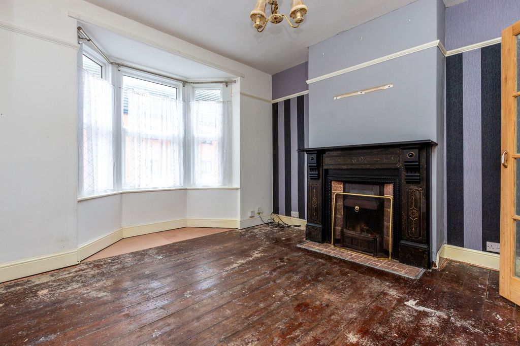 Property photo 3 of 14 Lounge Area