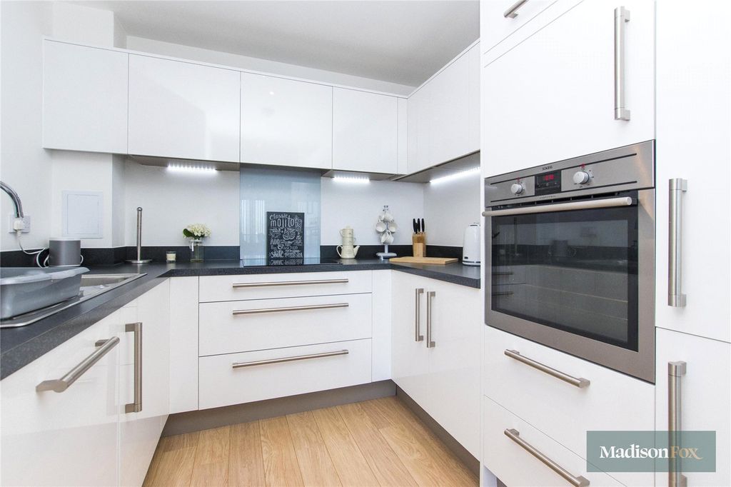 Property photo 2 of 13 Picture No. 17