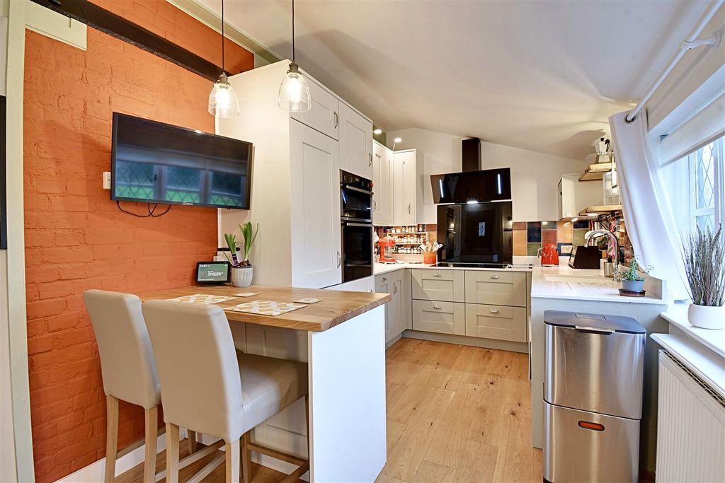 Property photo 3 of 41 Kitchen 4.Jpg