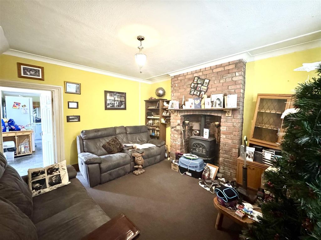 Property photo 3 of 23 Lounge