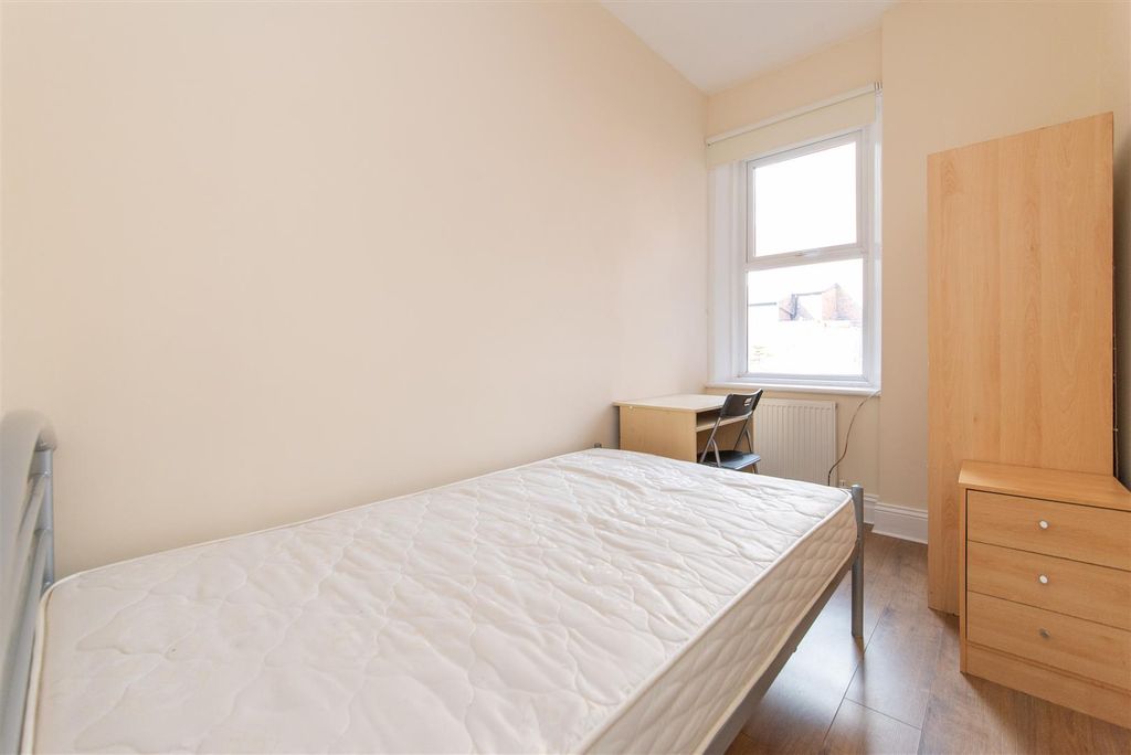 Additional image 22 of 6 bed flat for saleAmble Grove, Sandyford, Newcastle Upon Tyne NE2