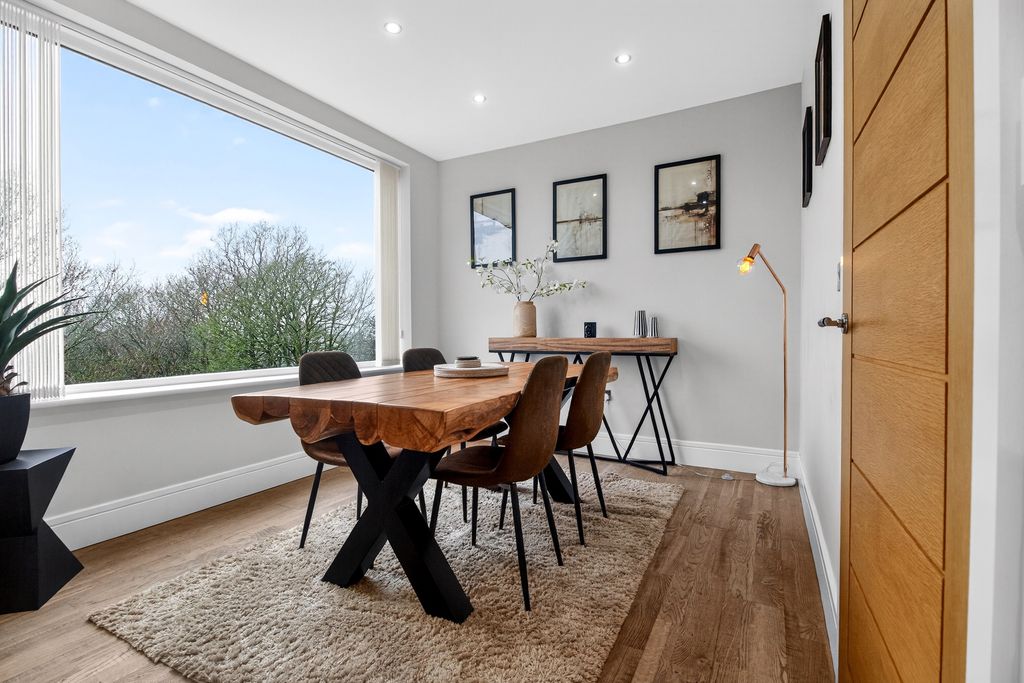 Property photo 3 of 19 Dining Area