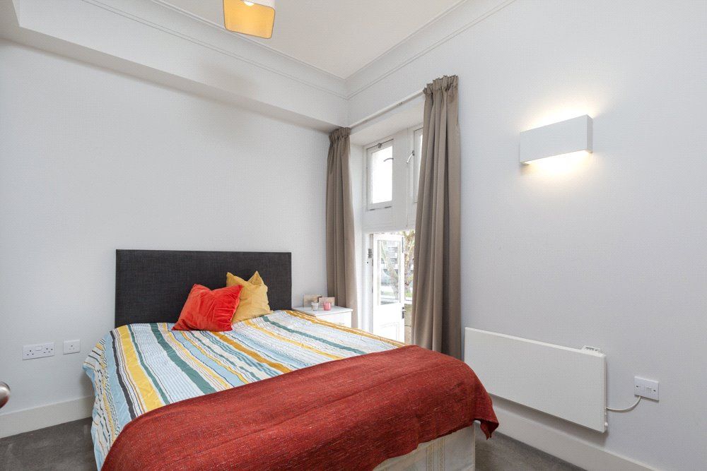 Property photo 3 of 9 Albion Court E1
