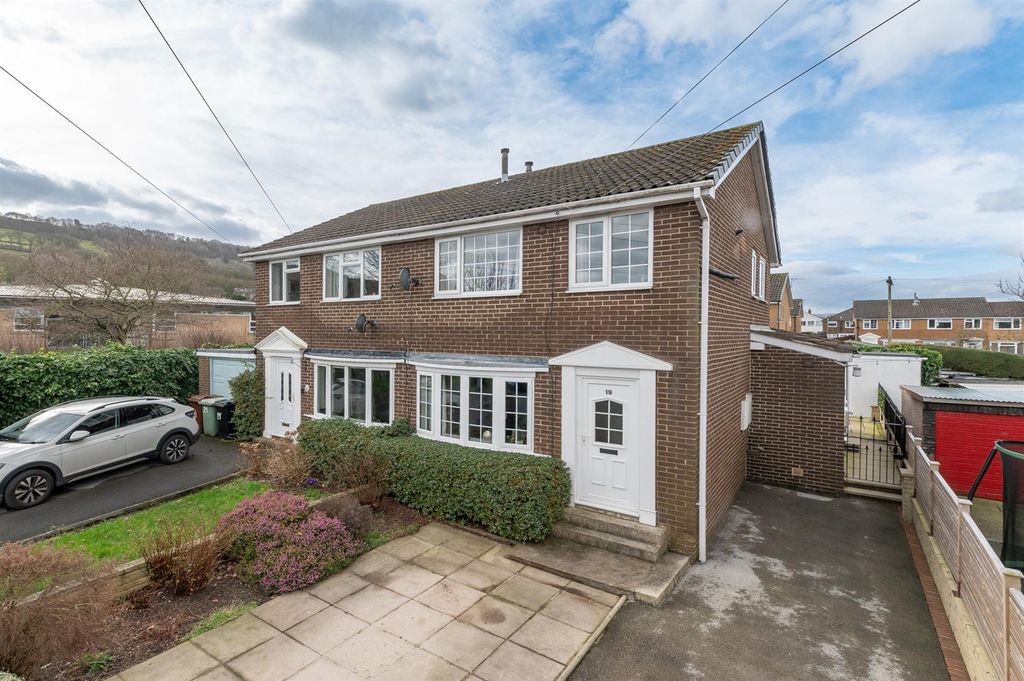 Property photo 1 of 34 Kings Close