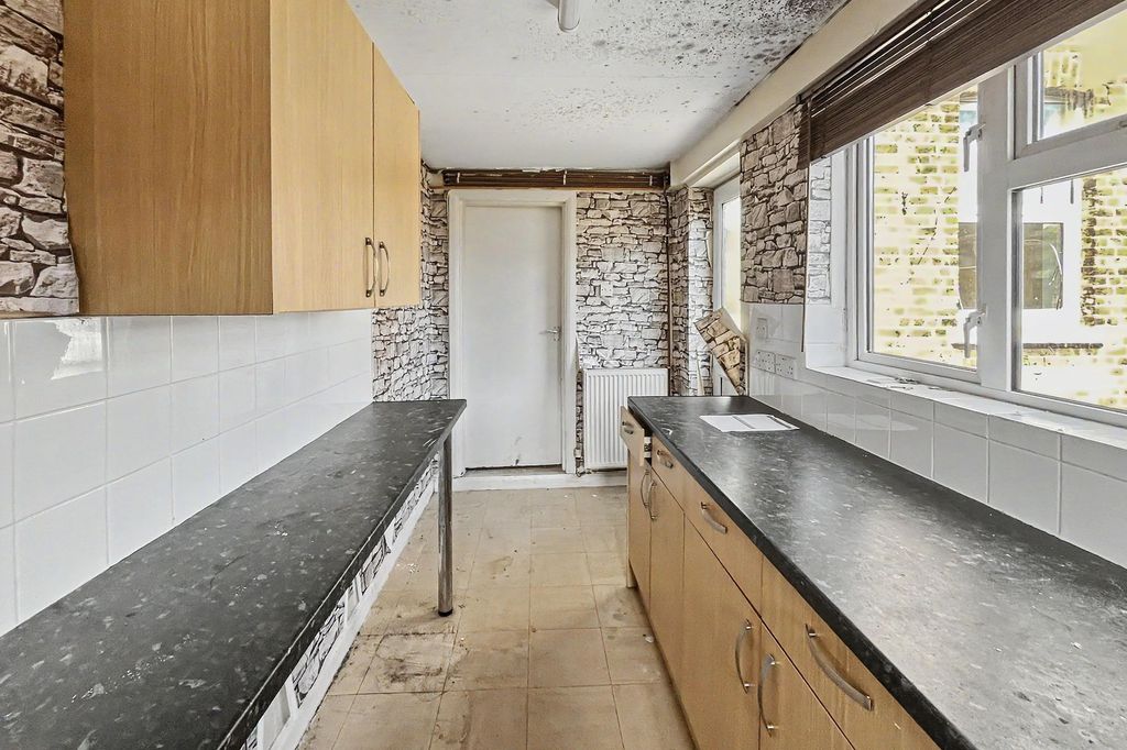 Property photo 3 of 16 1B Arnold Road, Tooting, London, Sw17 9Hu