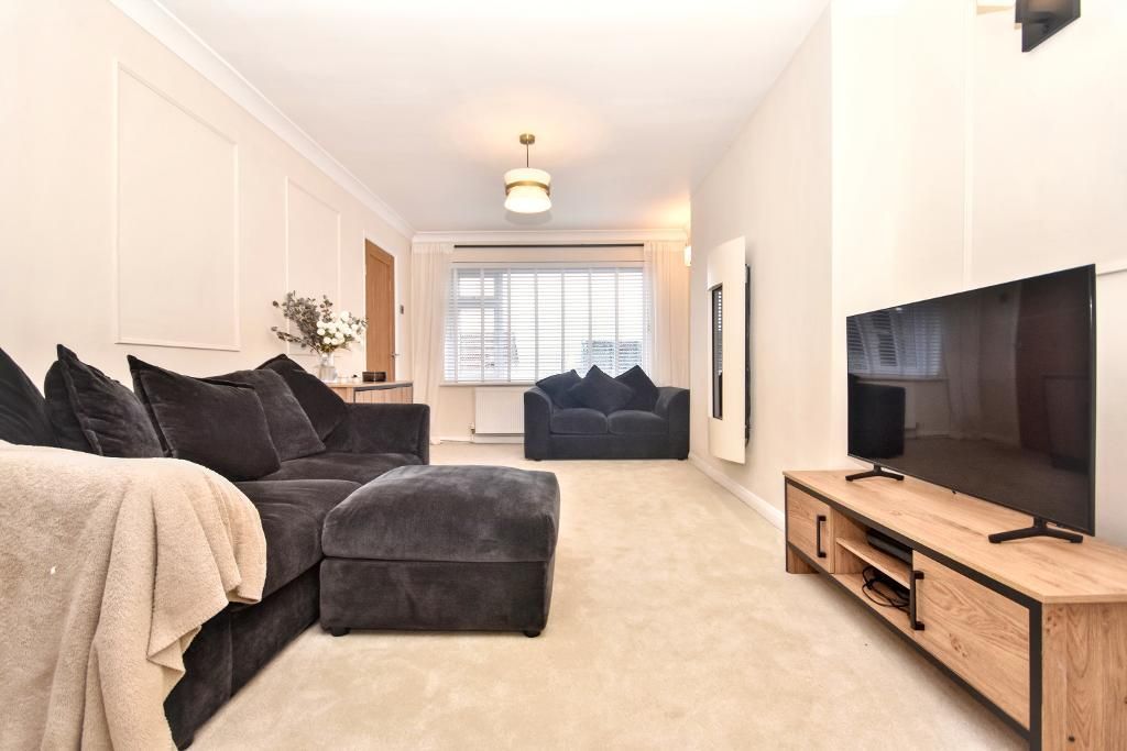 Property photo 2 of 11 Lounge