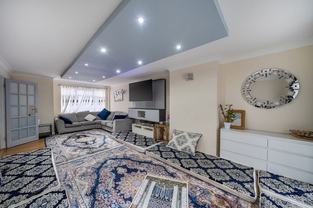 Property photo 3 of 21 1394530-17-694A9d...