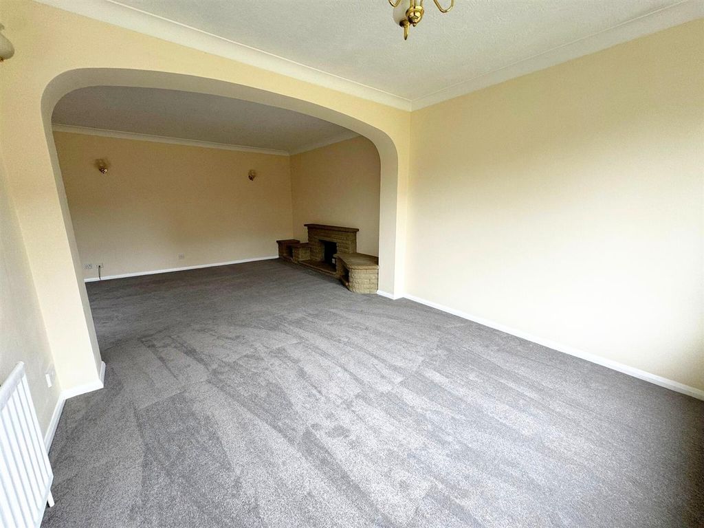 Property photo 3 of 10 Living Room 2.Png