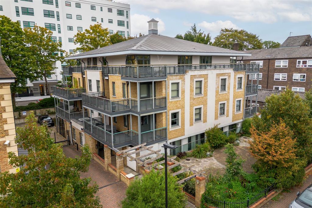 Property photo 1 of 10 Albany Court-21.Jpg