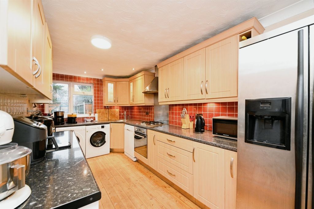 Property photo 2 of 16