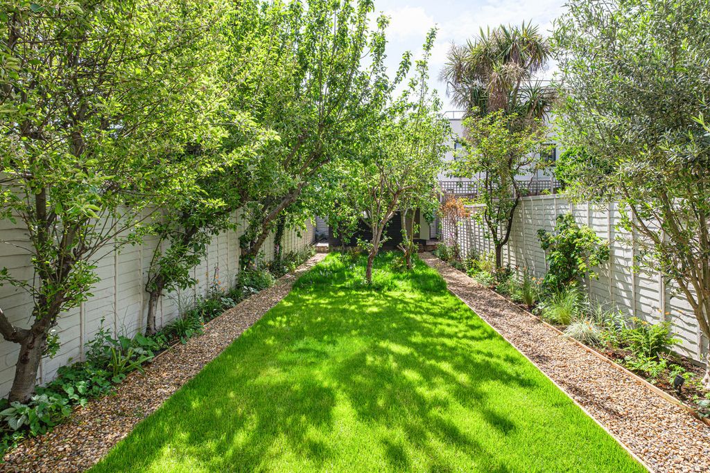Property photo 2 of 43