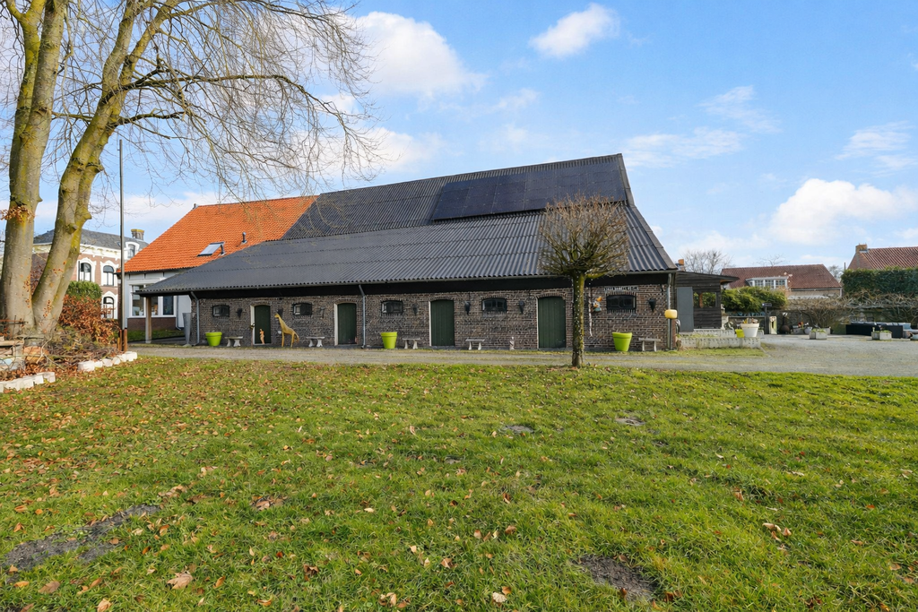 Property photo 2 of 60