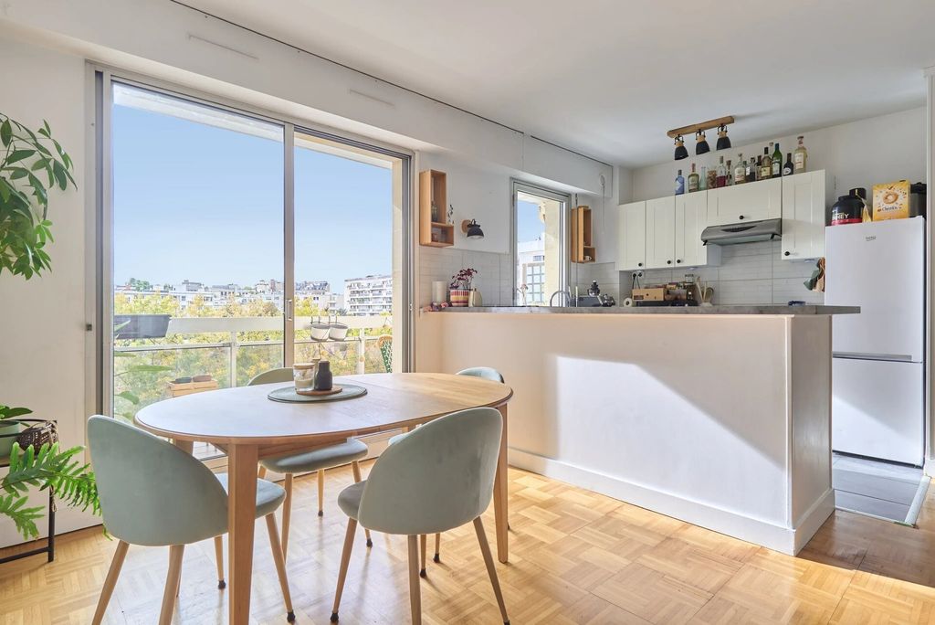 Property photo 1 of 14 Neuilly – Sunny And Quiet Two-Bedroom Apartment With Balcony