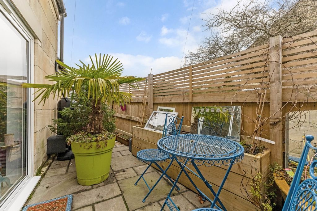 Property photo 2 of 21