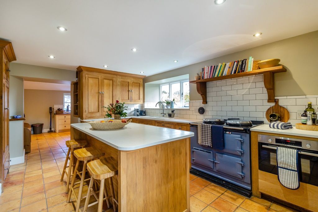 Property photo 3 of 45