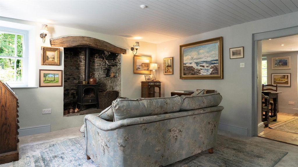 Property photo 3 of 36 Lounge 2 (6).Jpg