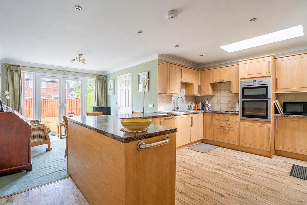 Property photo 3 of 16 Kitchen