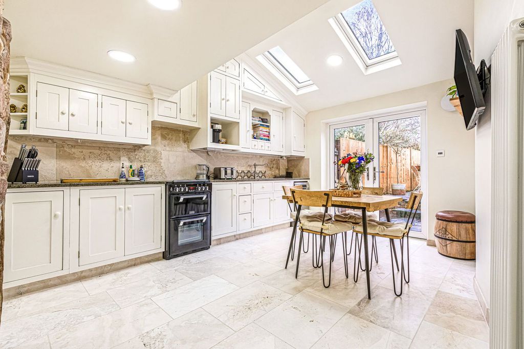 Property photo 2 of 32