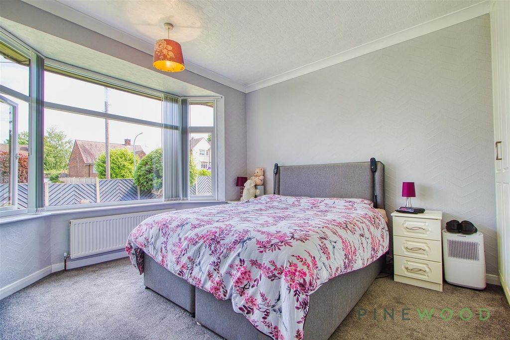 Property photo 3 of 39 Bedroom 1