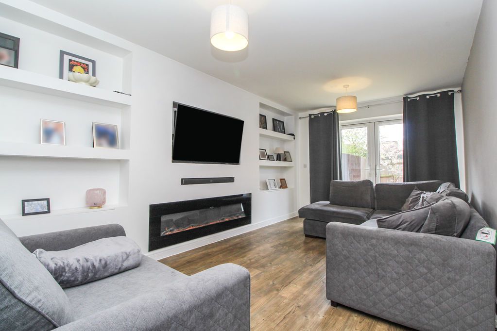 Property photo 2 of 19 Lounge