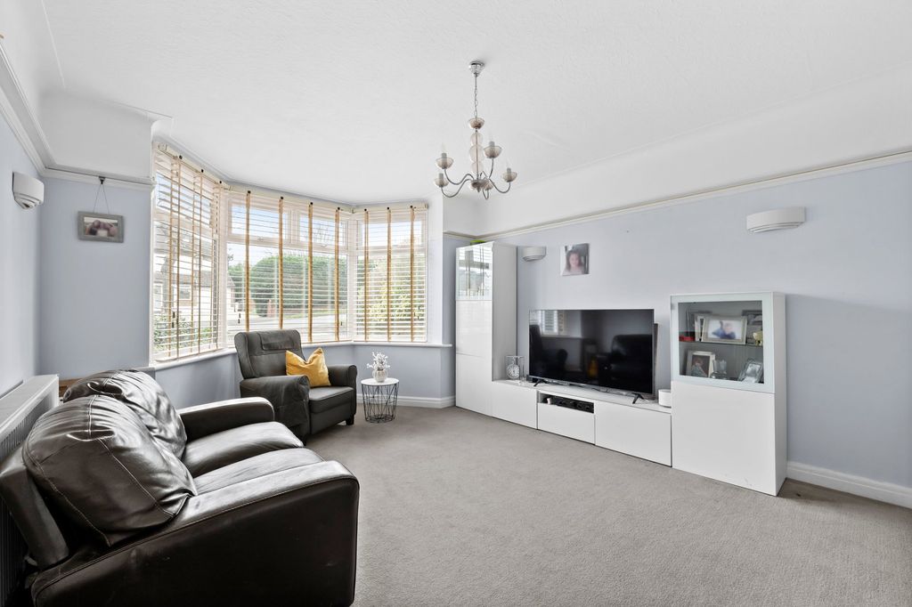 Property photo 2 of 25