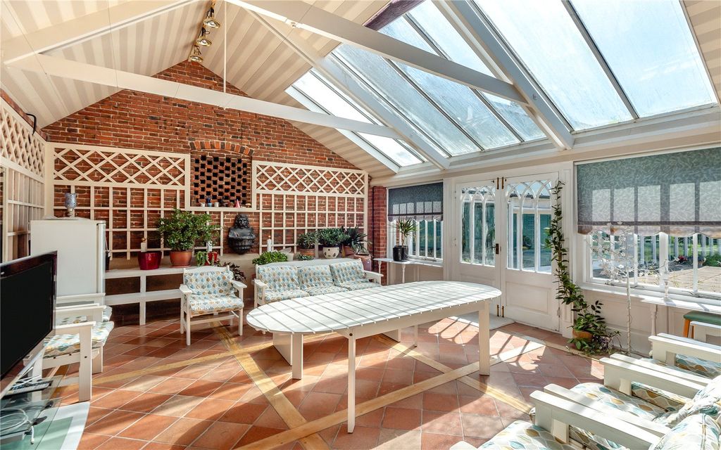 Property photo 3 of 17 Garden Room