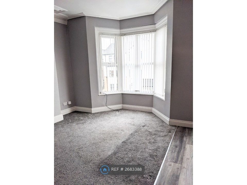 Property photo 1 of 5 Living Room