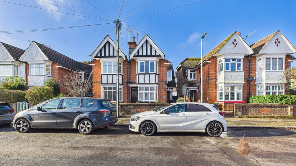 Property photo 1 of 11