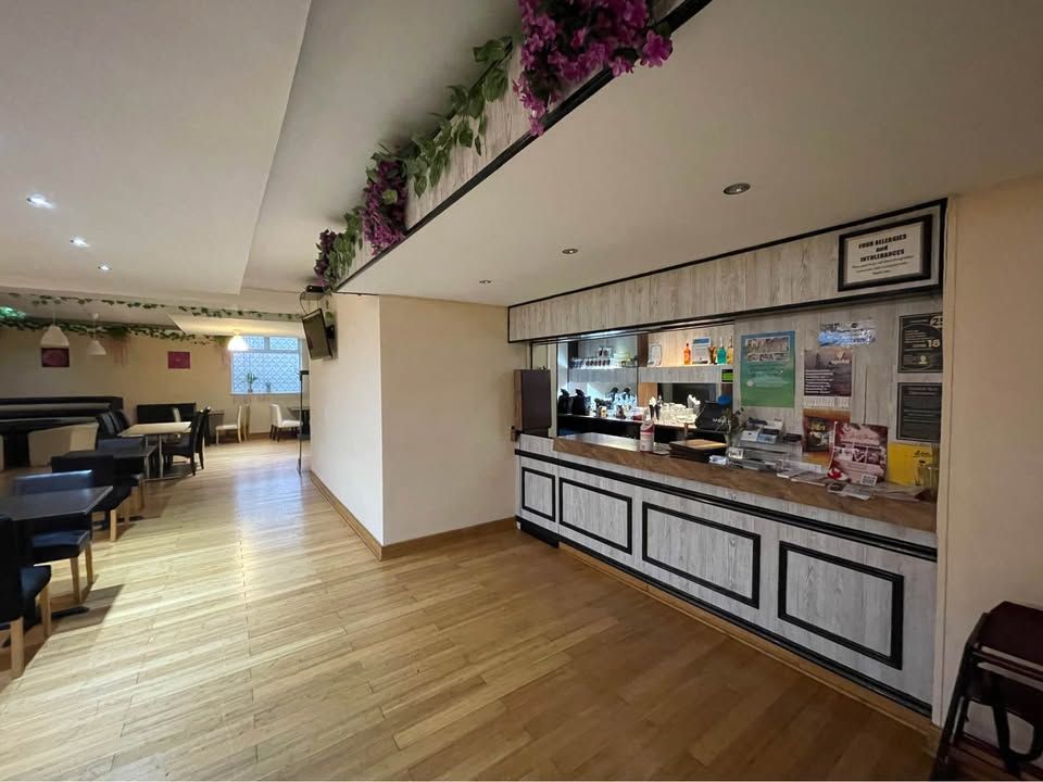 Property photo 3 of 11 Bar 1