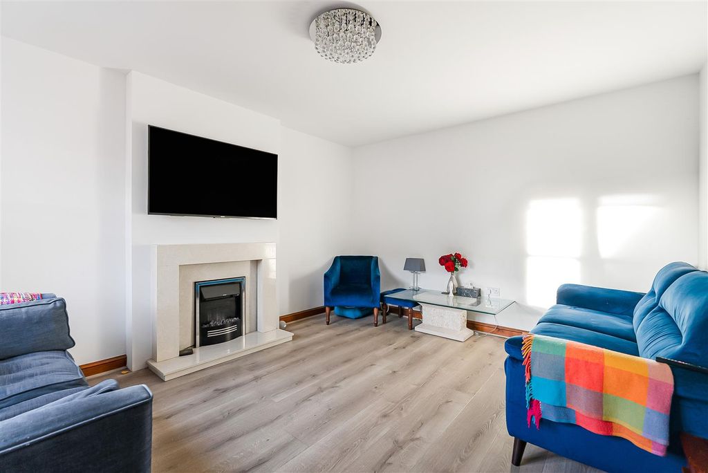 Property photo 2 of 27 11_69594.Jpg