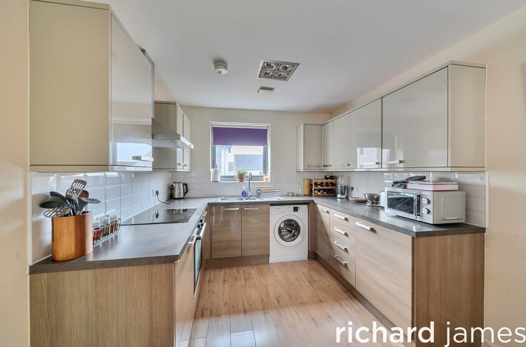 Property photo 2 of 12 F2191d43Fb734Ceda13627Db0A6d42E8