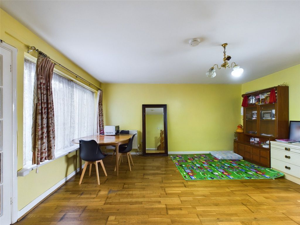 Property photo 2 of 24 Picture No. 13