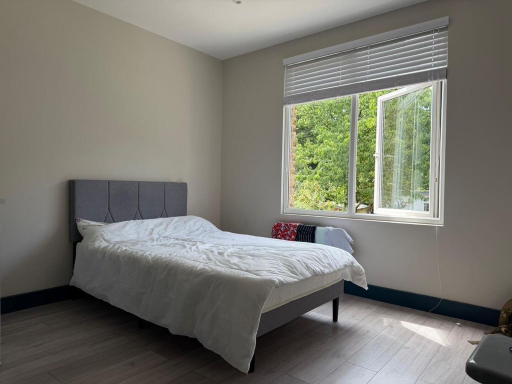 Property photo 1 of 10 Bedroom