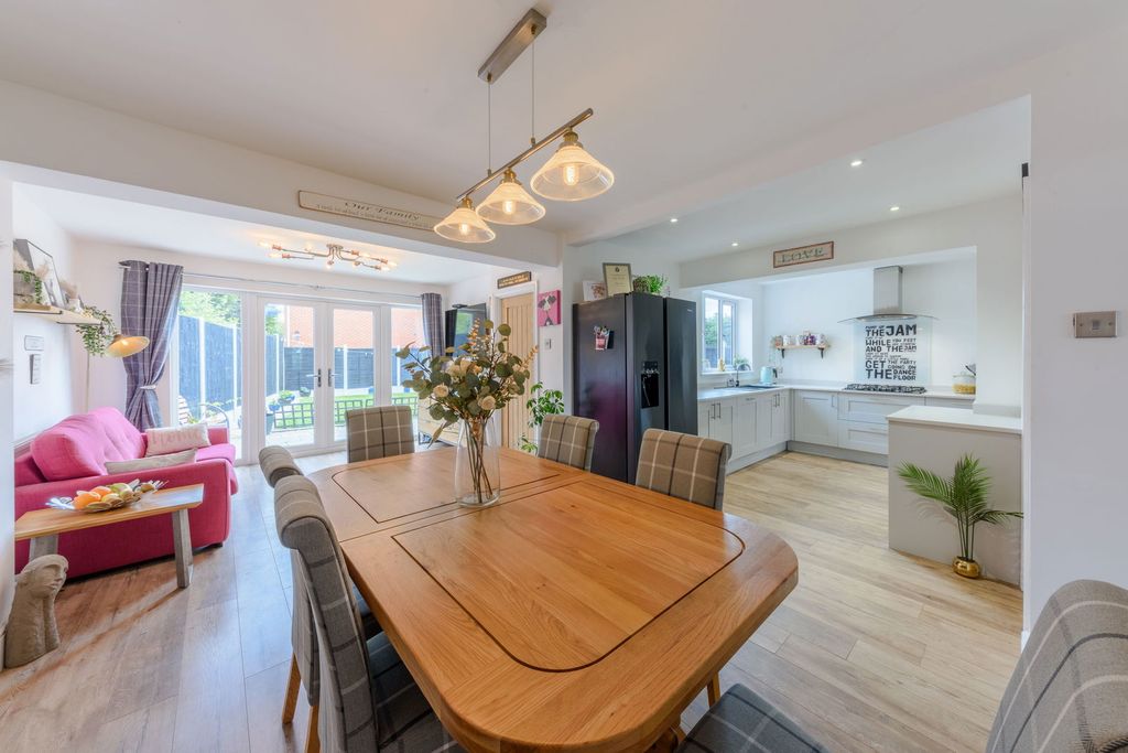 Property photo 2 of 24