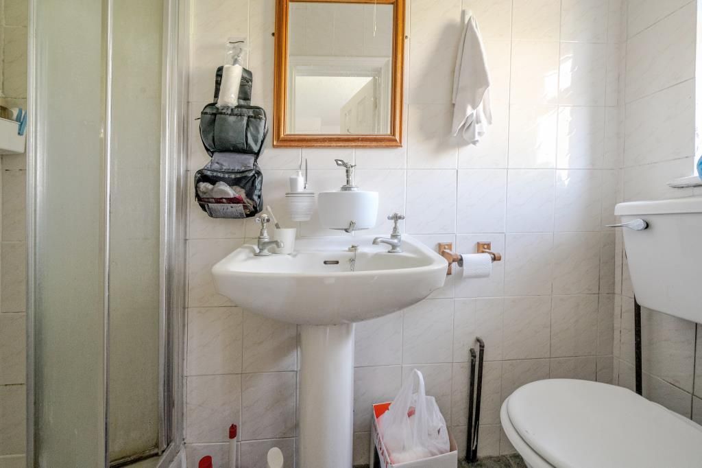 Property photo 3 of 20 Bathroom