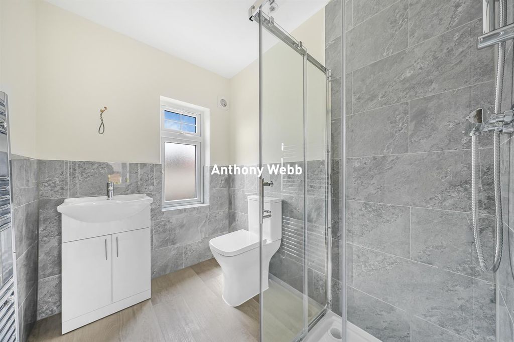 Property photo 3 of 17 First Floor Shower Room