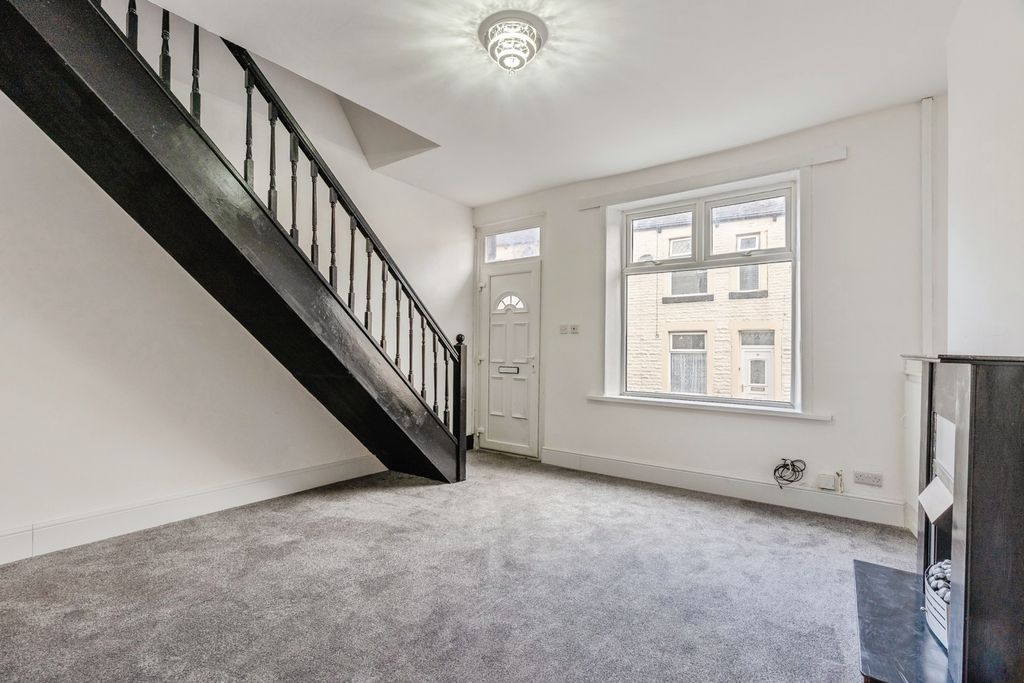 Property photo 2 of 14 Pbox-Img.Jpg