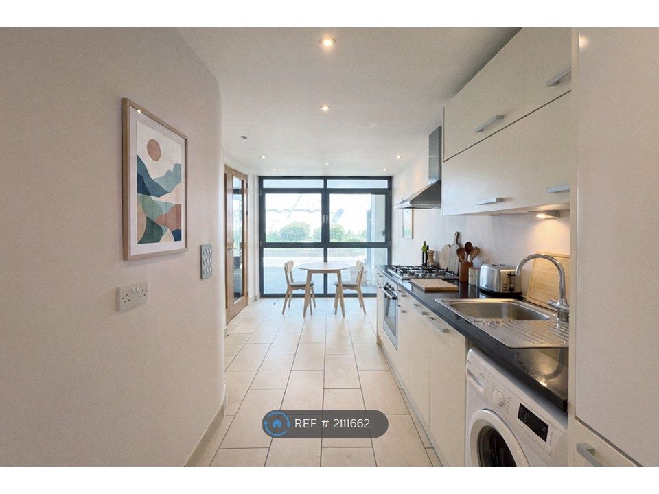 Property photo 2 of 12 Kitchen (A)