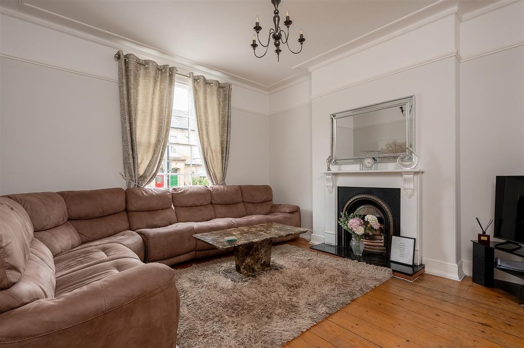 Property photo 3 of 20 Penleys Grove-5.Jpg