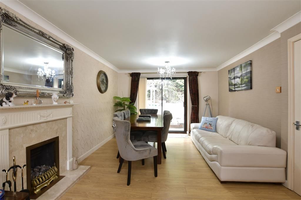 Property photo 3 of 12 Lounge / Dining Room